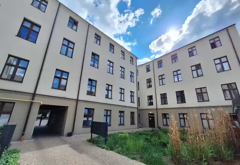 Industrialna kawalerka z sypialnią na antresoli w Centrum, ok. dw. Fabrycznego, wydziału Eko-Soc UŁ Rewolucji 34 - zdjęcie 8