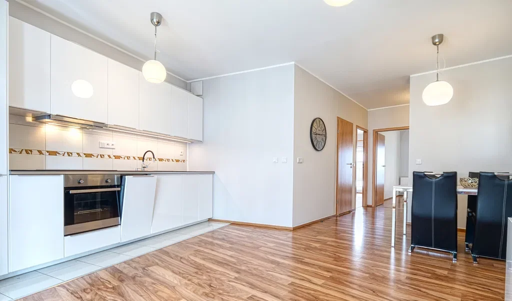 Przestronne mieszkanie w apartamentowcu przy rzece - zdjęcie 2
