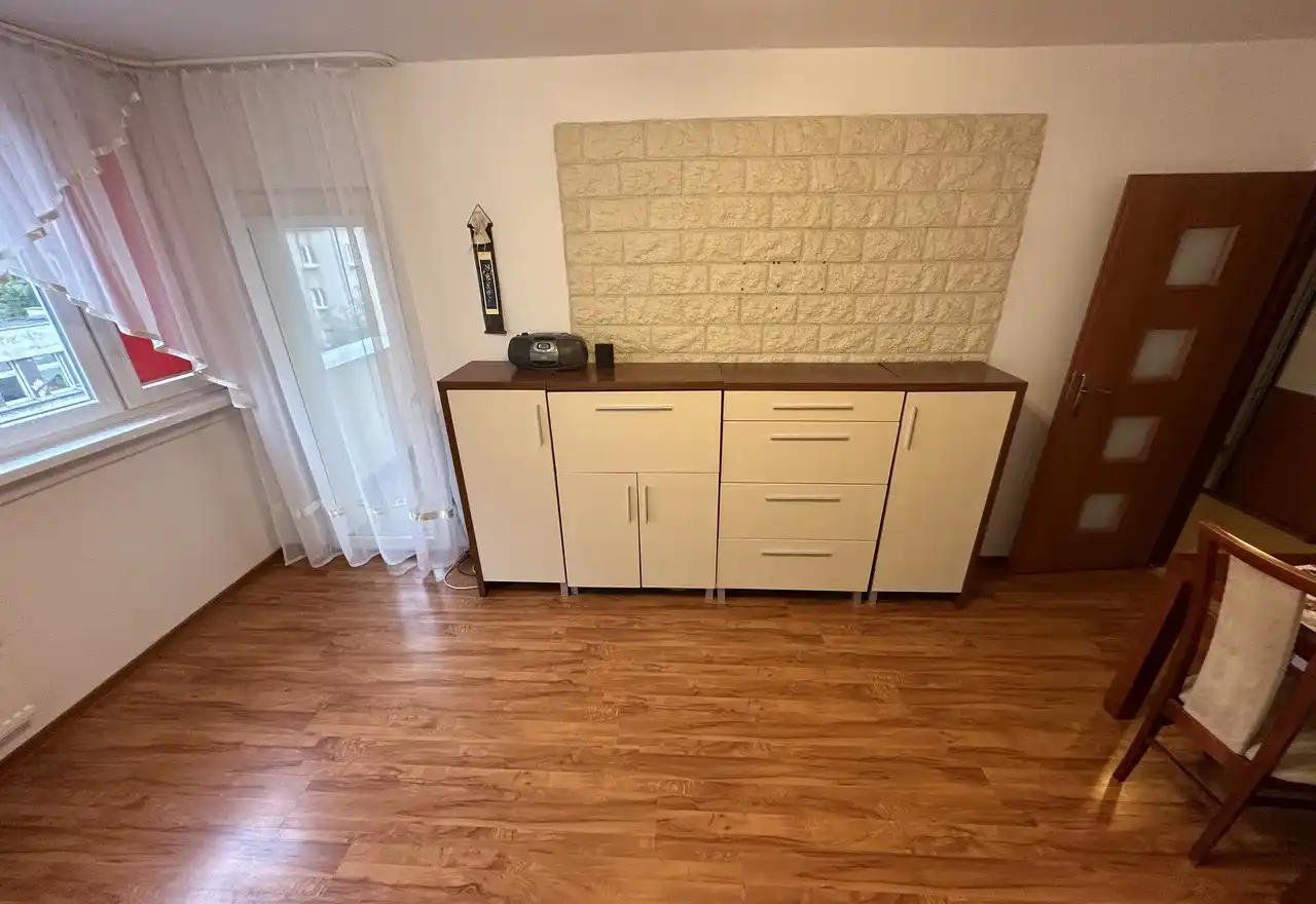 ul. Papiernicza/duży pokój/ balkon/piwnica/mała rowerownia/winda - zdjęcie 2