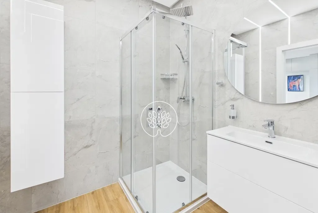 Nowoczesna kawalerka w apartamentowcu - zdjęcie 10