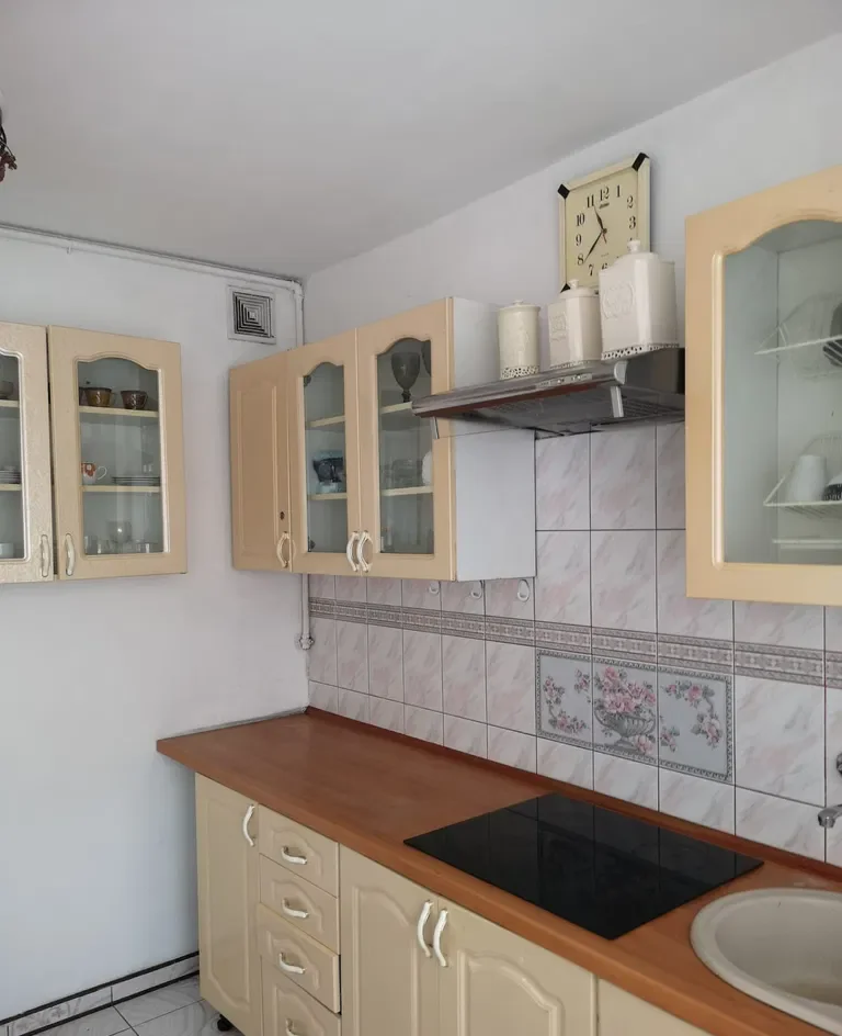 Ustawna kawalerka z oddzielną kuchnią w samym centrum Kołobrzegu - zdjęcie 4