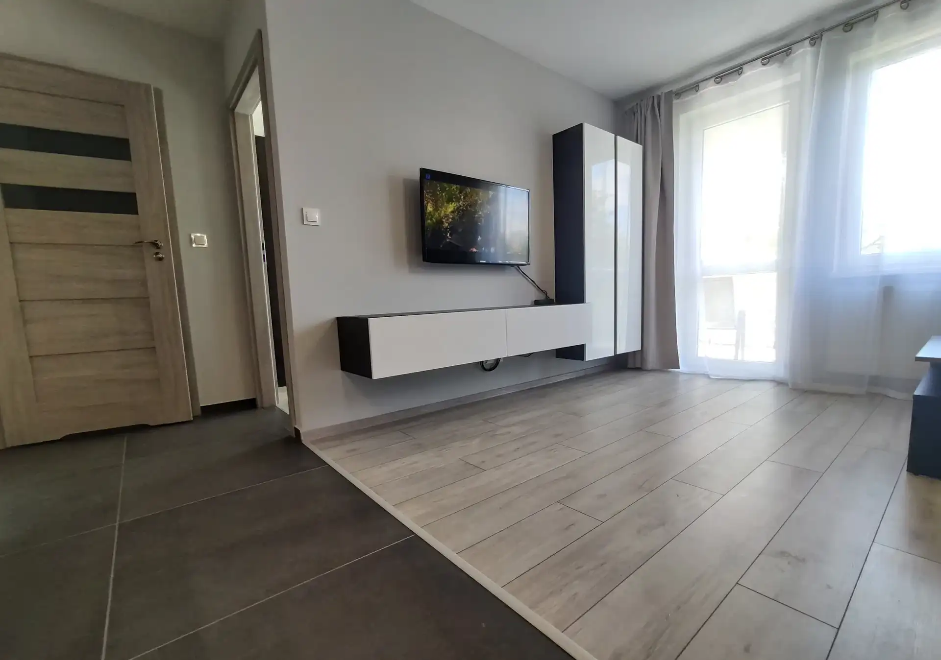 Jasne komfortowe 2 pokoje z balkonem i garażem Ul Myśliwska Przy parku - zdjęcie 6