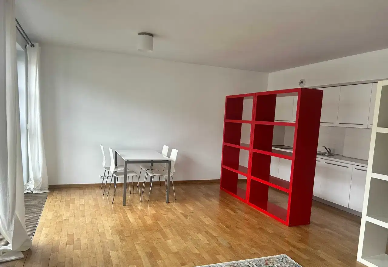 Przestronna kawalerka w centrum Krakowa ul. Krowoderska - zdjęcie 2
