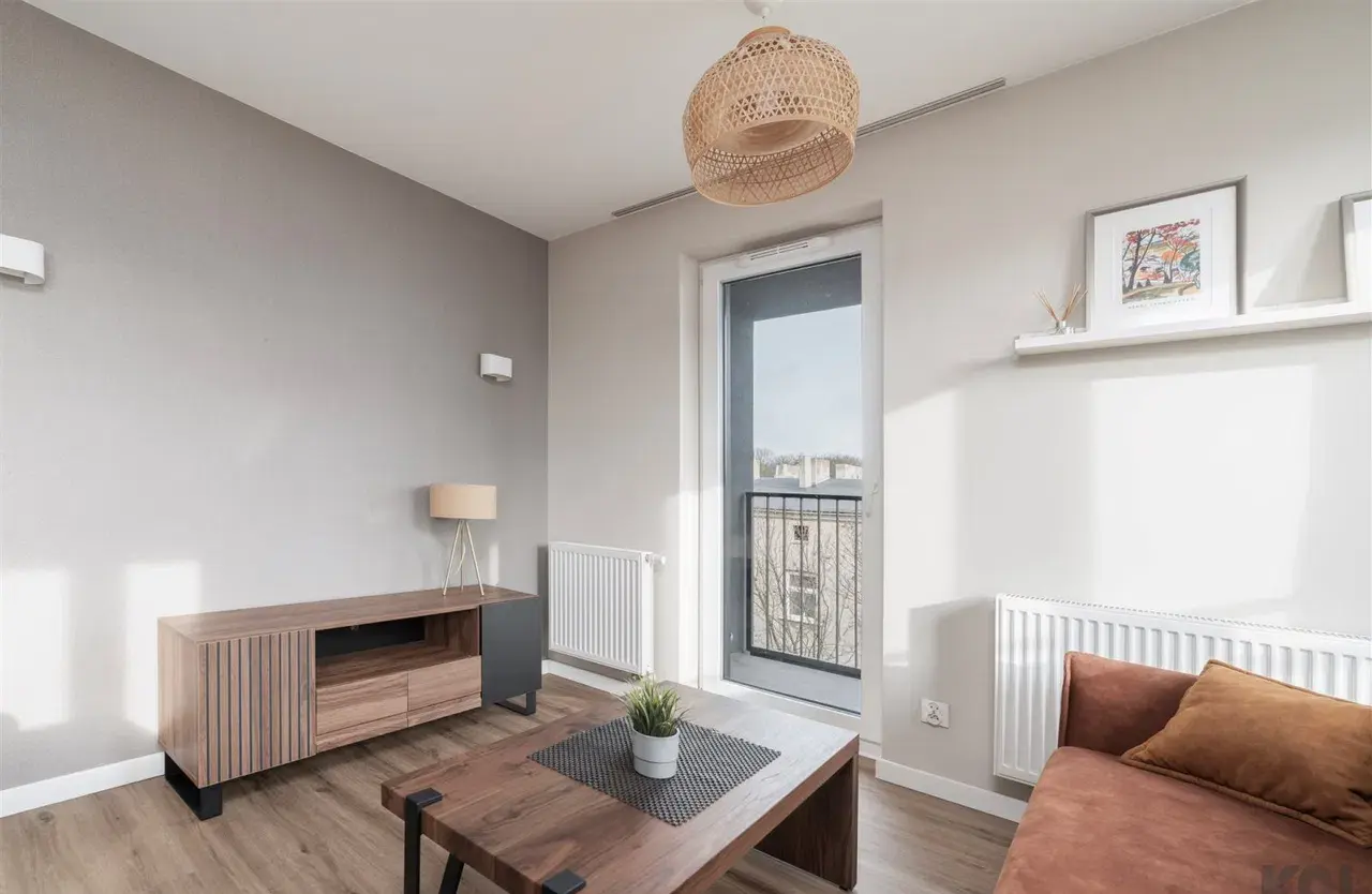 Nowoczesny, słoneczny apartament w centrum - zdjęcie 3