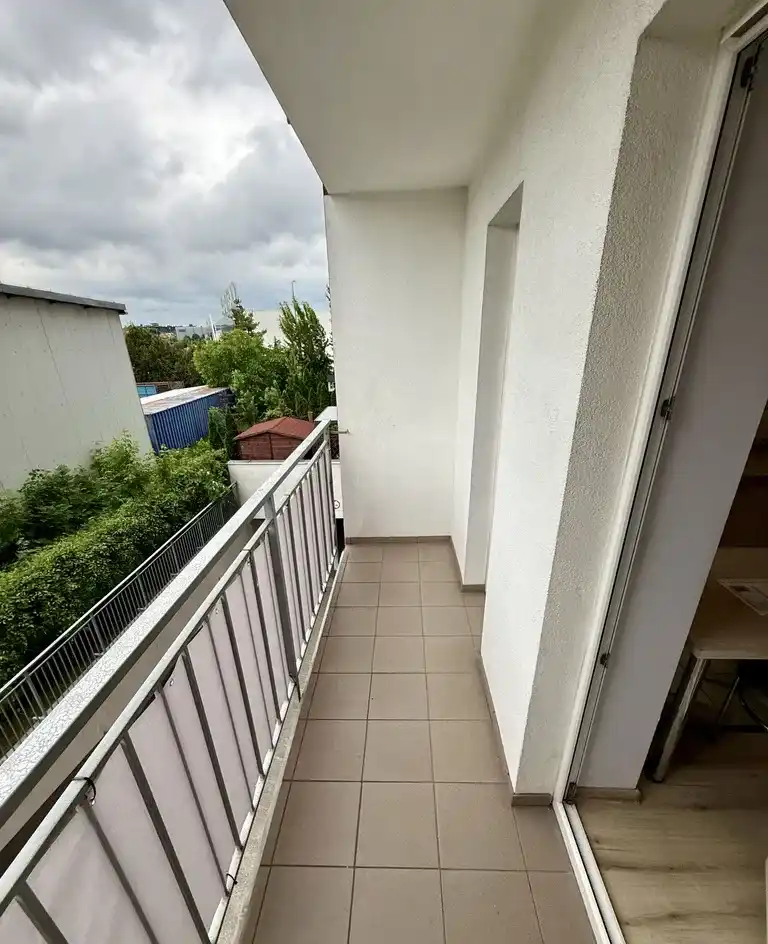 Kawalerka do wynajecia od zaraz przy Hawelanskiej, Winogrady. Duzy balkon! Umeblowane - zdjęcie 7
