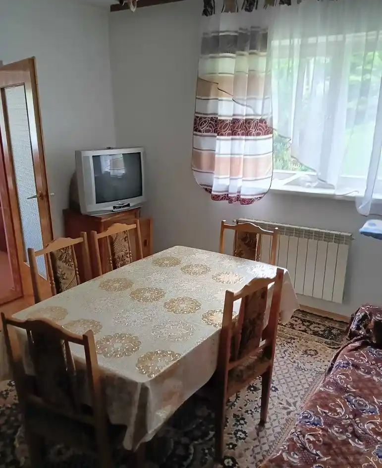 Do Wynajęcia zadbany dom z dużą działką (30 ar) – przestrzeń do własnej aranżacji Krzemienna - zdjęcie 2