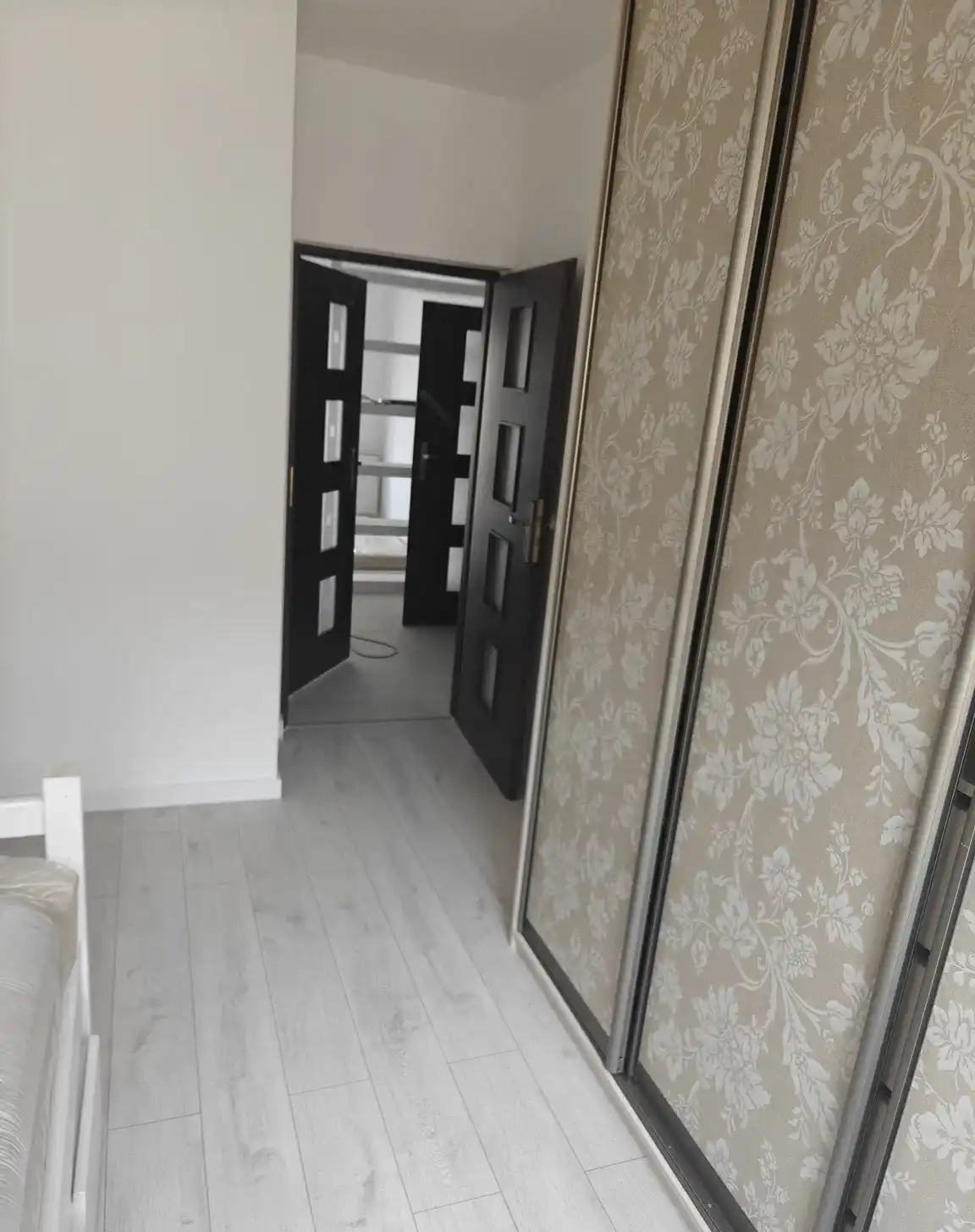 Dwupokojowe mieszkanie z balkonem i garażem - zdjęcie 8