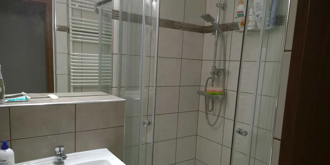 Pokój Centrum pl. Grunwaldzki wieżowiec wysokie piętro winda, łazienka i WC osobne - zdjęcie 5