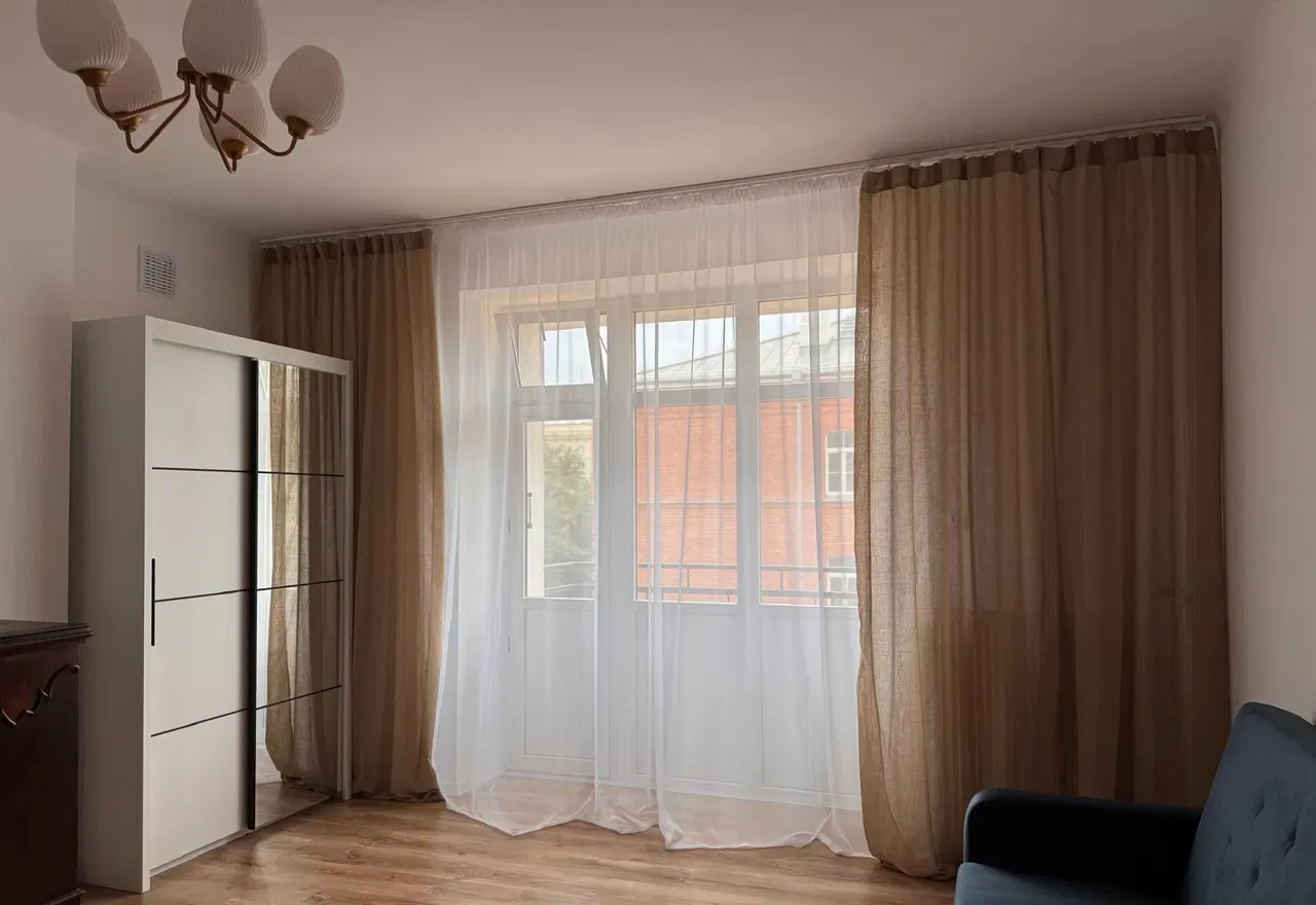 Duży pokój z balkonem do wynajecia - Rakowiecka / od sierpnia! - zdjęcie 2