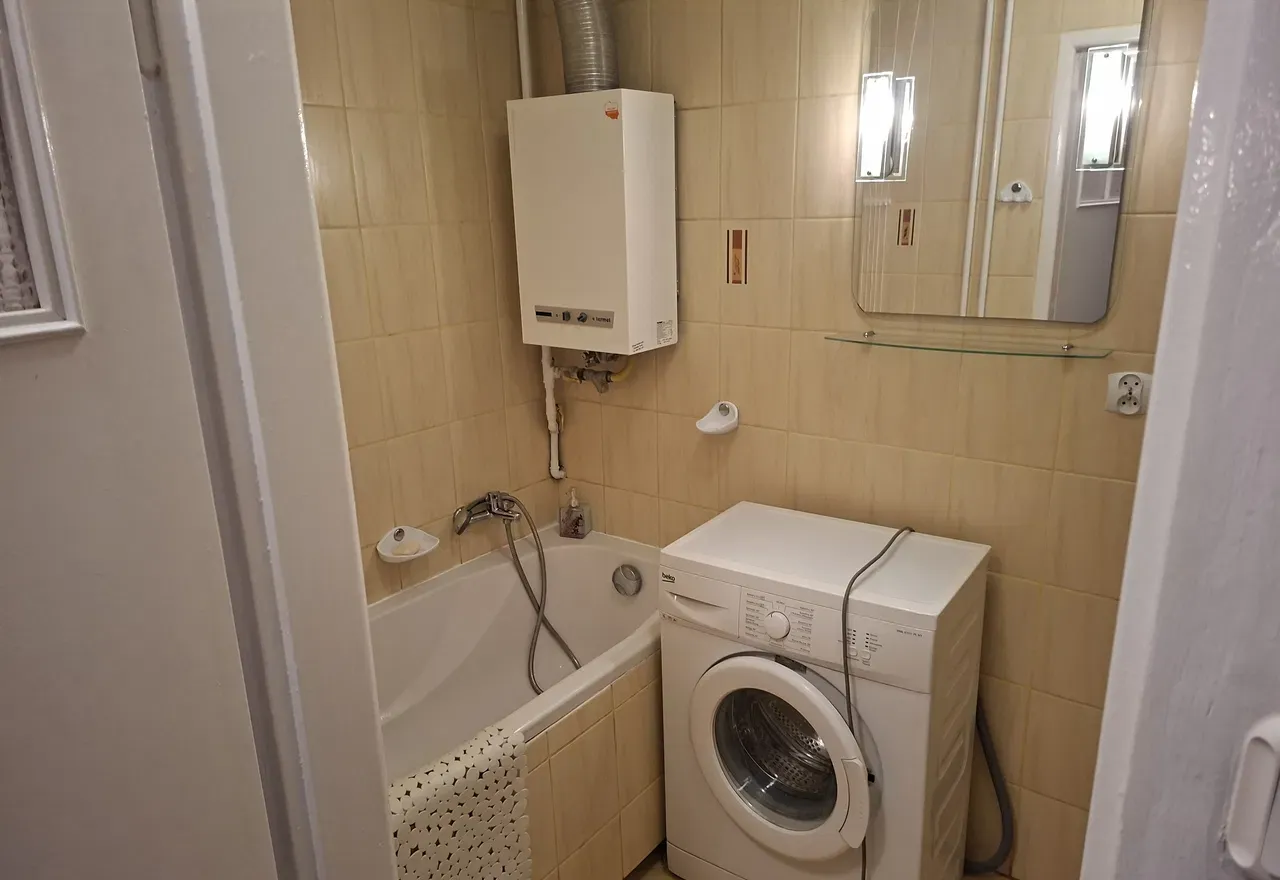 Kawalerka z osobną jasną kuchnią i wyposażeniem - zdjęcie 6