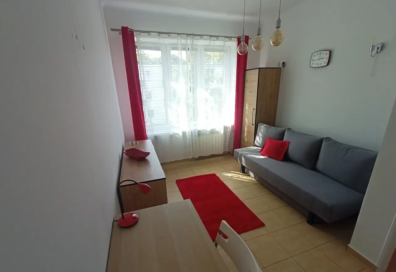 Kawalerka wśród zieleni/ Studio in greenery (ul. Sielecka 52)