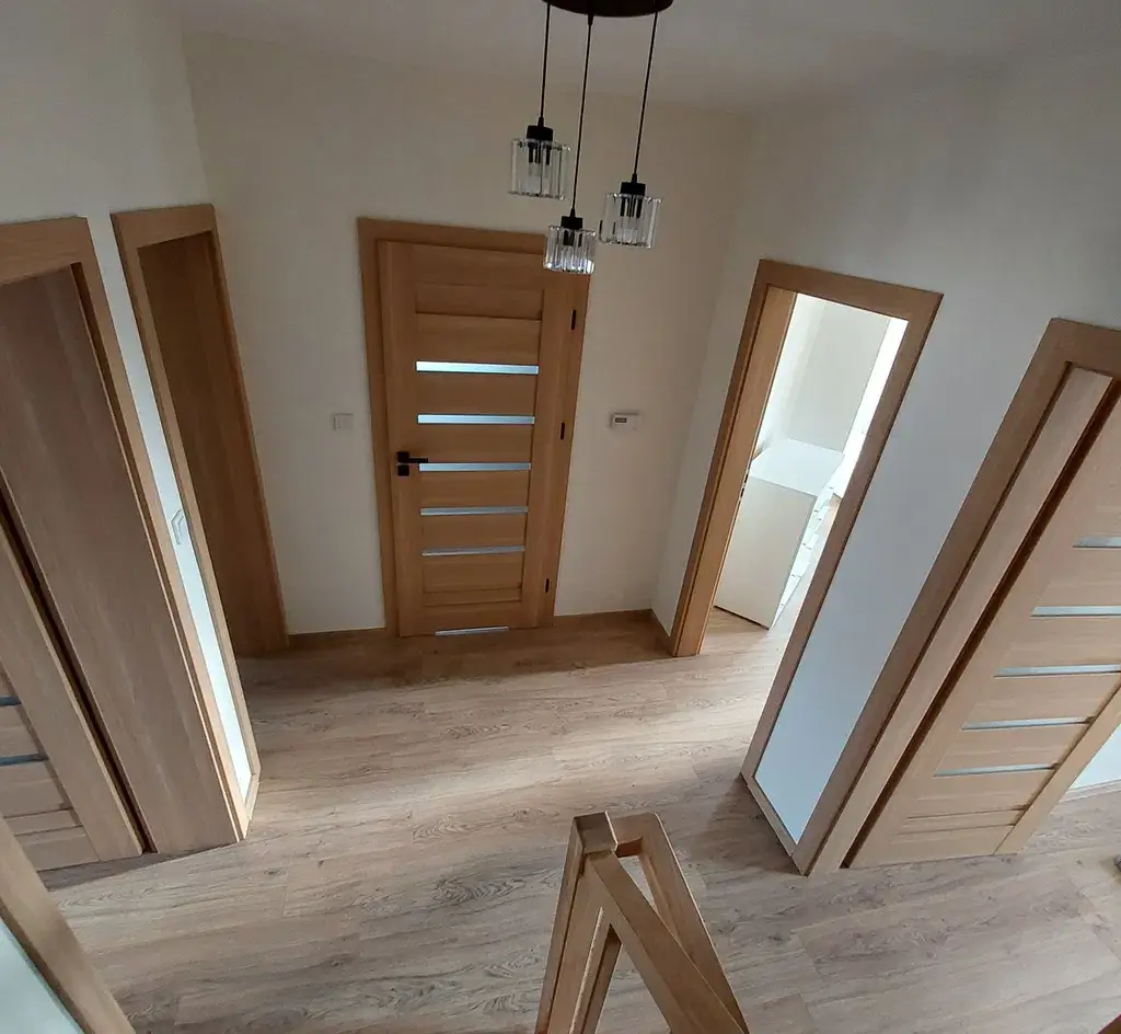 Piękny bliźniak, ogródkiem i garażem - zdjęcie 8
