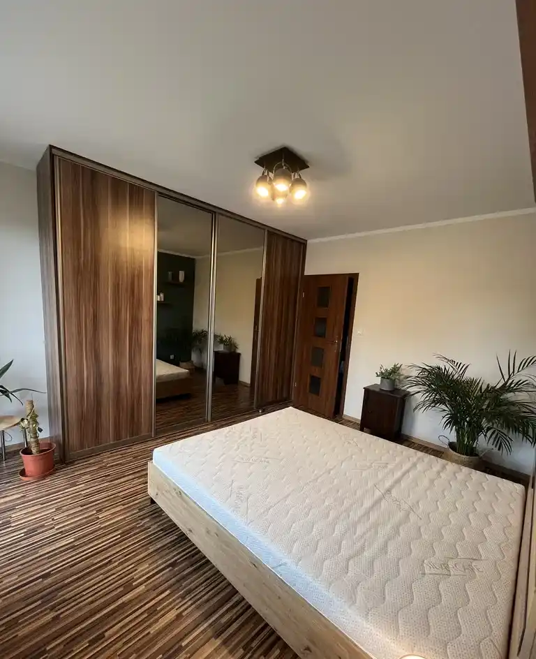 Mieszkanie w domku z balkonem, garażem - zdjęcie 7
