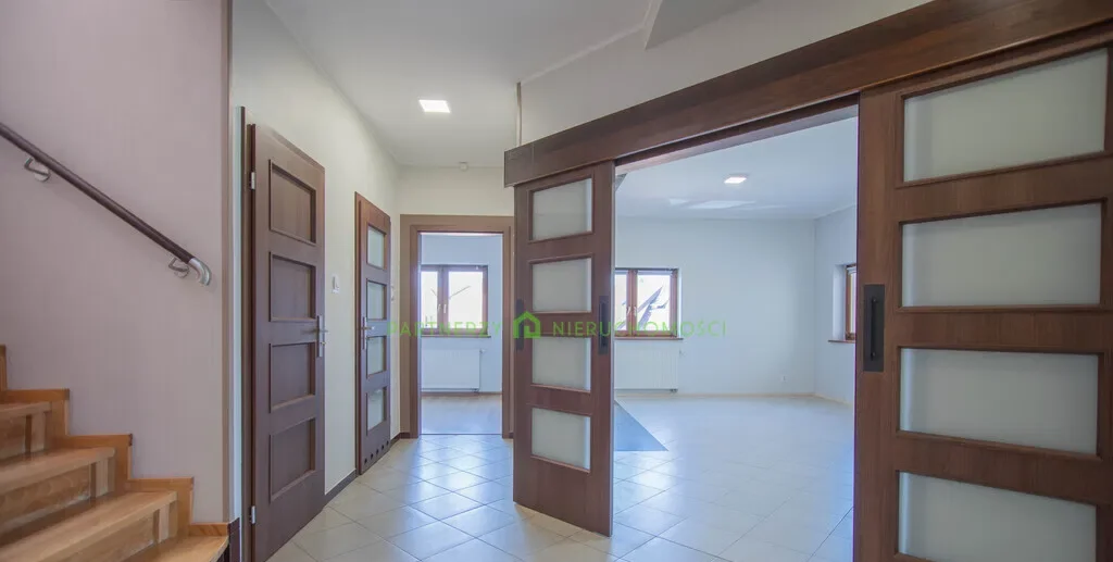 Dom wolnostojący wysoki standard 247 m² na wynajem - zdjęcie 8