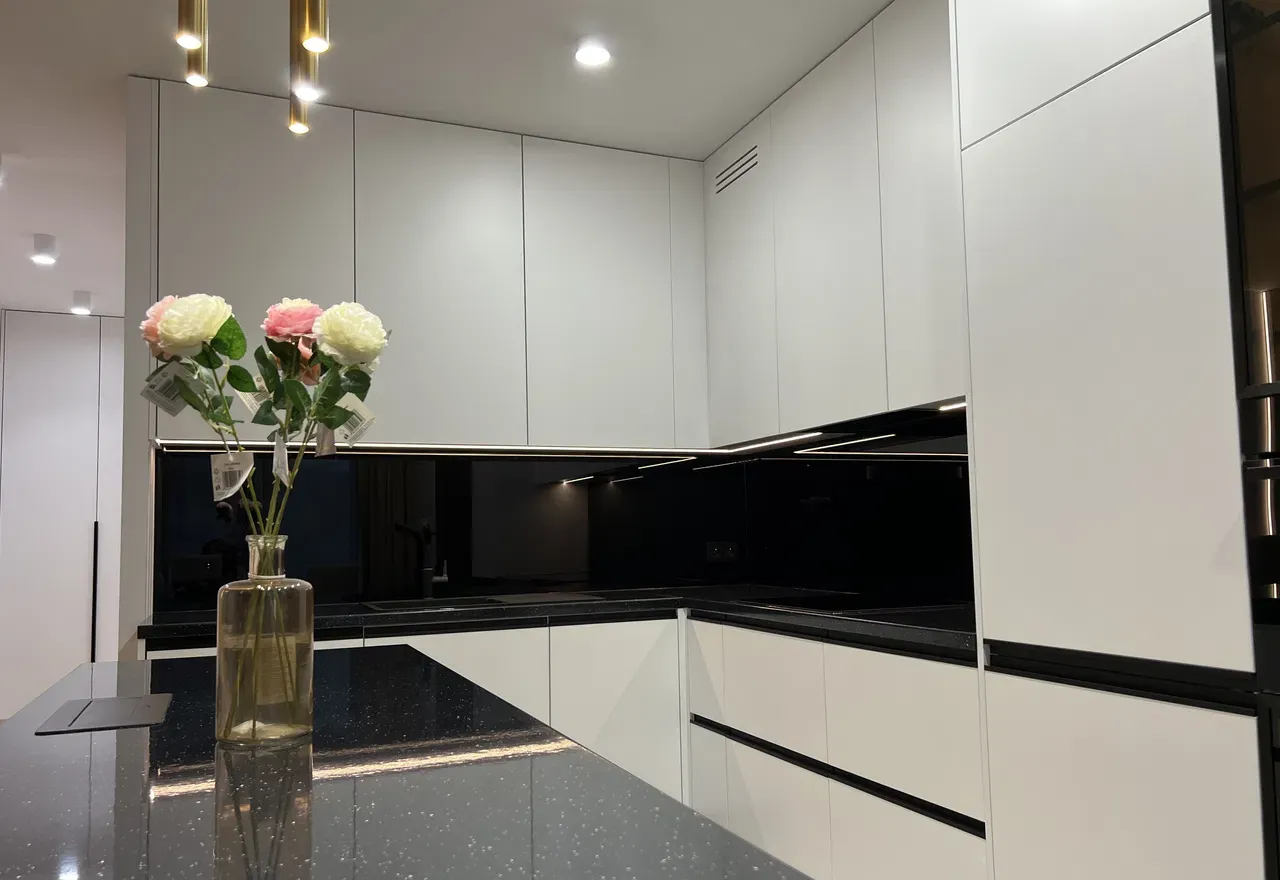 Przepiękny 2-pokojowy apartament + garaż + komórka lokatorska - zdjęcie 3