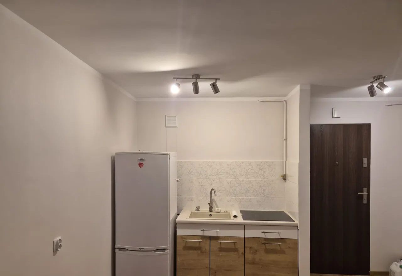 Mieszkanie z balkonem i piwnicą w dobrej lokalizacji - zdjęcie 4