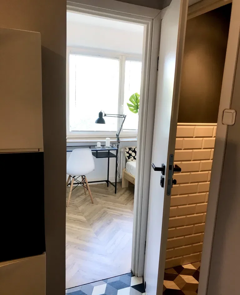 Piękny pokój w centrum, 3 łazienki, blisko UM, bez agencji, od lipca - zdjęcie 4