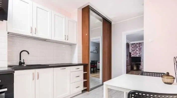 Kraków dwupokojowe mieszkanie z oddzielną kuchnią i balkonem na Os. Oświecenia - zdjęcie 4