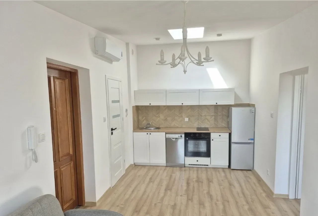 Ciche, przestronne, klimatyzowane mieszkanie ok. 40m2; Stare Miasto - zdjęcie 2