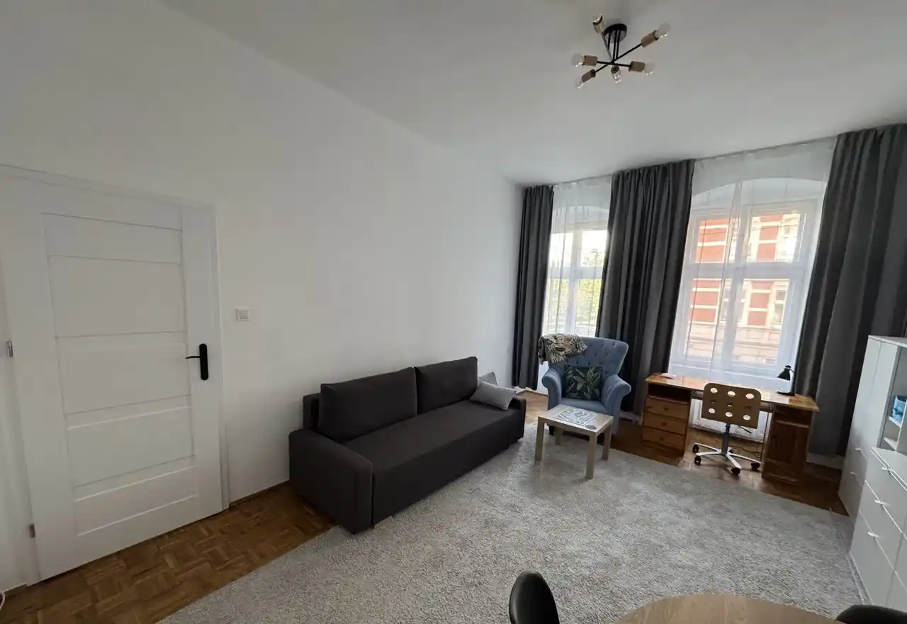 Komfortowe mieszkanie w kamienicy z windą przy Wydziale Architektury - zdjęcie 3