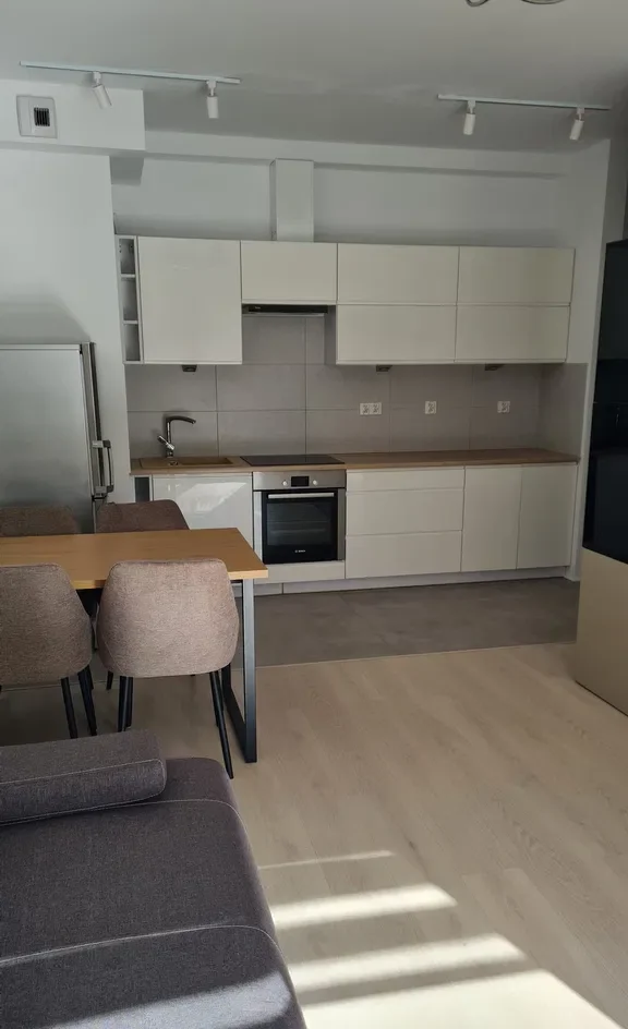 Do wynajęcia: 3-pokojowe mieszkanie, 54 m², centrum Kielc - zdjęcie 2
