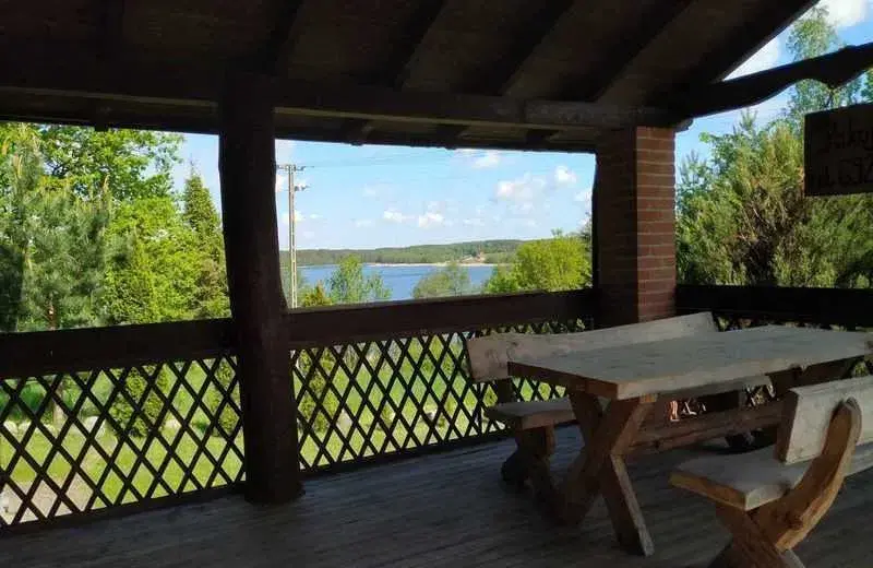 Dom z dojściem do jeziora Hartowiec -  Warmia Mazury, plaża, pomost - zdjęcie 2