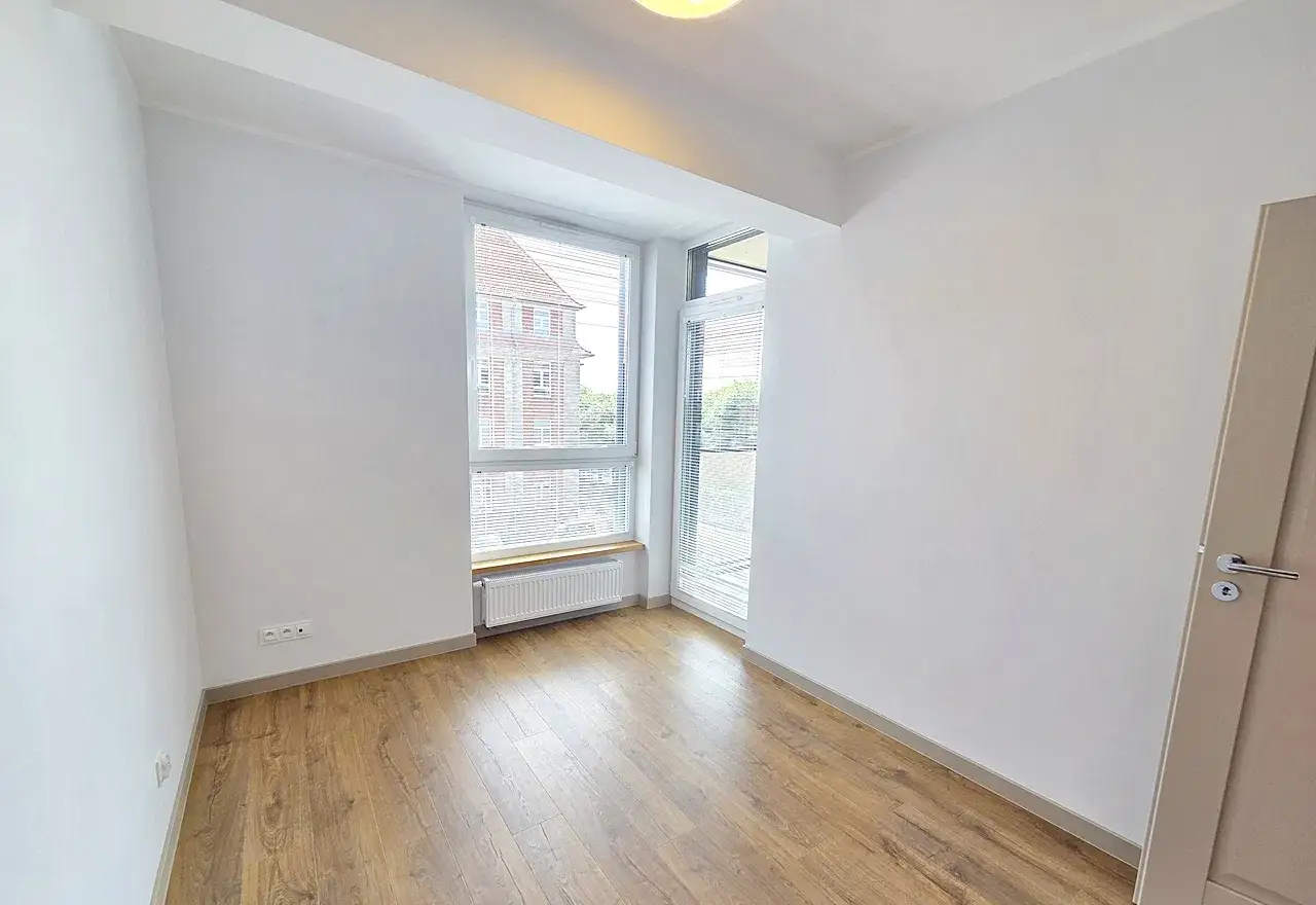 APARTAMENT Z MIEJSCEM POSTOJOWYM W HALI GARAŻOWEJ - zdjęcie 7