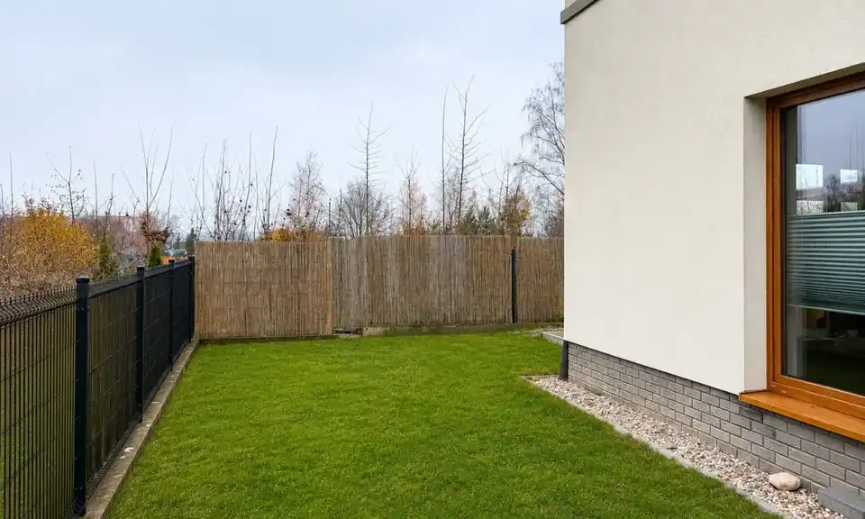 Narożna szeregówka z dużym ogrodem Porosły - zdjęcie 9
