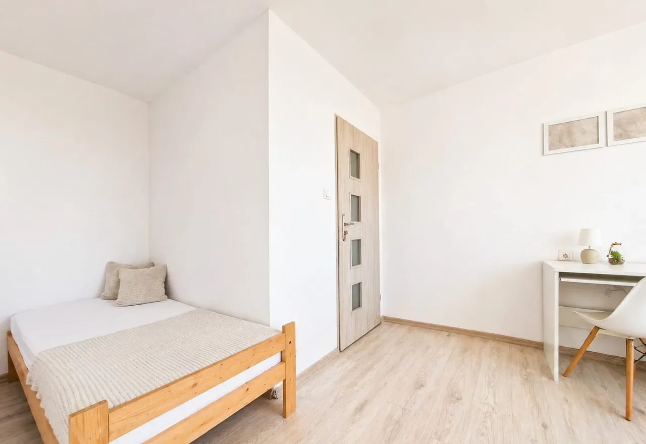 Pokój nr 4 z balkonem przy ul. Piastów 42C - zdjęcie 4