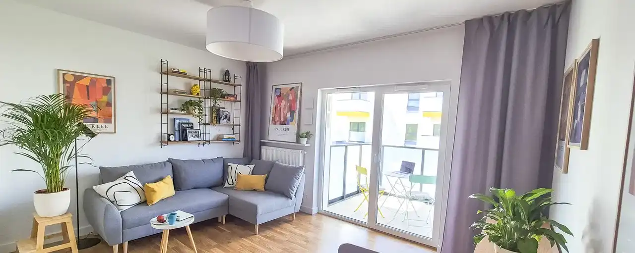 Jasna kawalerka w apartamentowcu w centrum Wilanowa - zdjęcie 2
