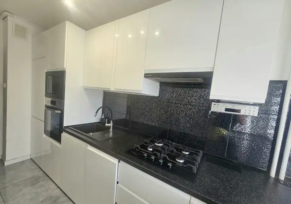PRÓSZKOWSKA. 2 pokoje+osobna kuchnia. Idealne I piętro. Winda. Balkon. - zdjęcie 2