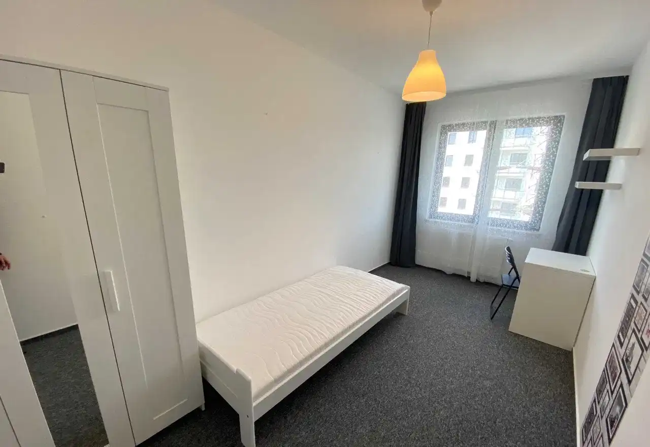 Do wynajęcia pokój jednoosobowy z balkonem przy os.Dywizjonu 303 Galeria Serenada