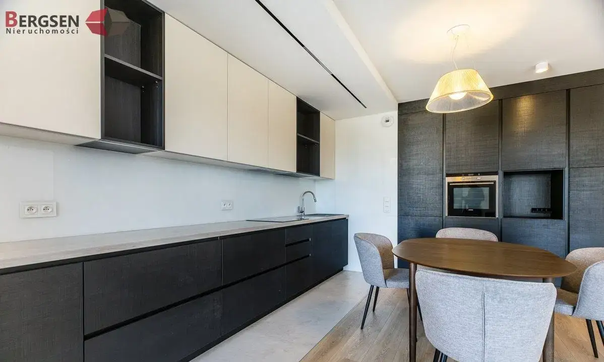 Słoneczny penthouse z 2 sypialniami w centrum!