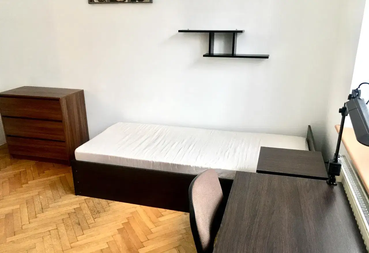 Pokój w mieszkaniu na Starym Kleparzu - zdjęcie 4