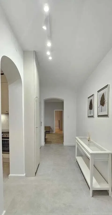 Ładne, dwu- pokojowe mieszkanie w centrum. 65m2. - zdjęcie 6