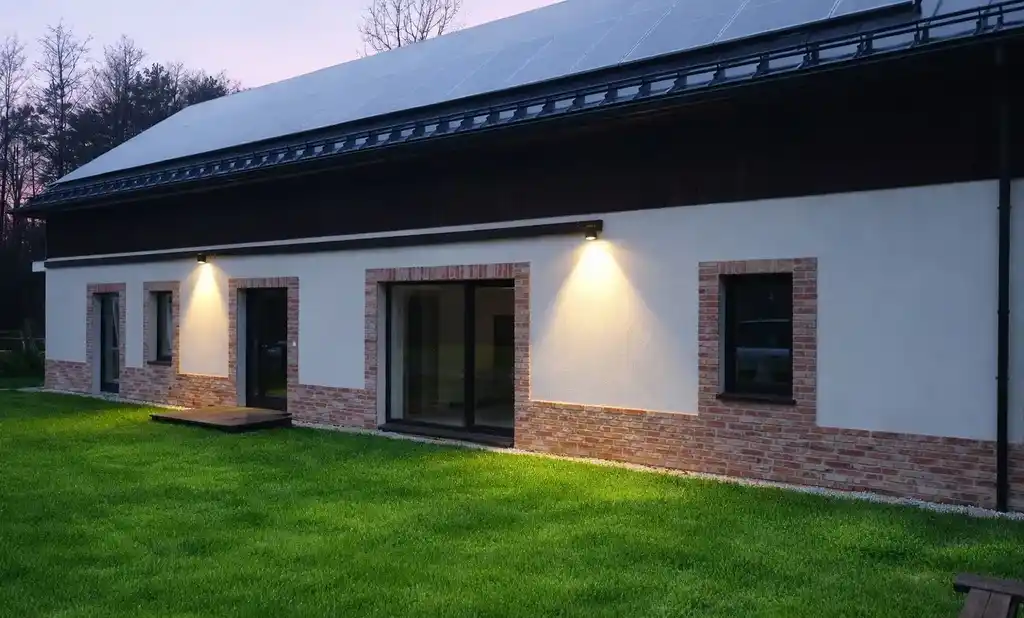 Luksusowy dom w sercu lasu – 1,5 ha prywatności - zdjęcie 2