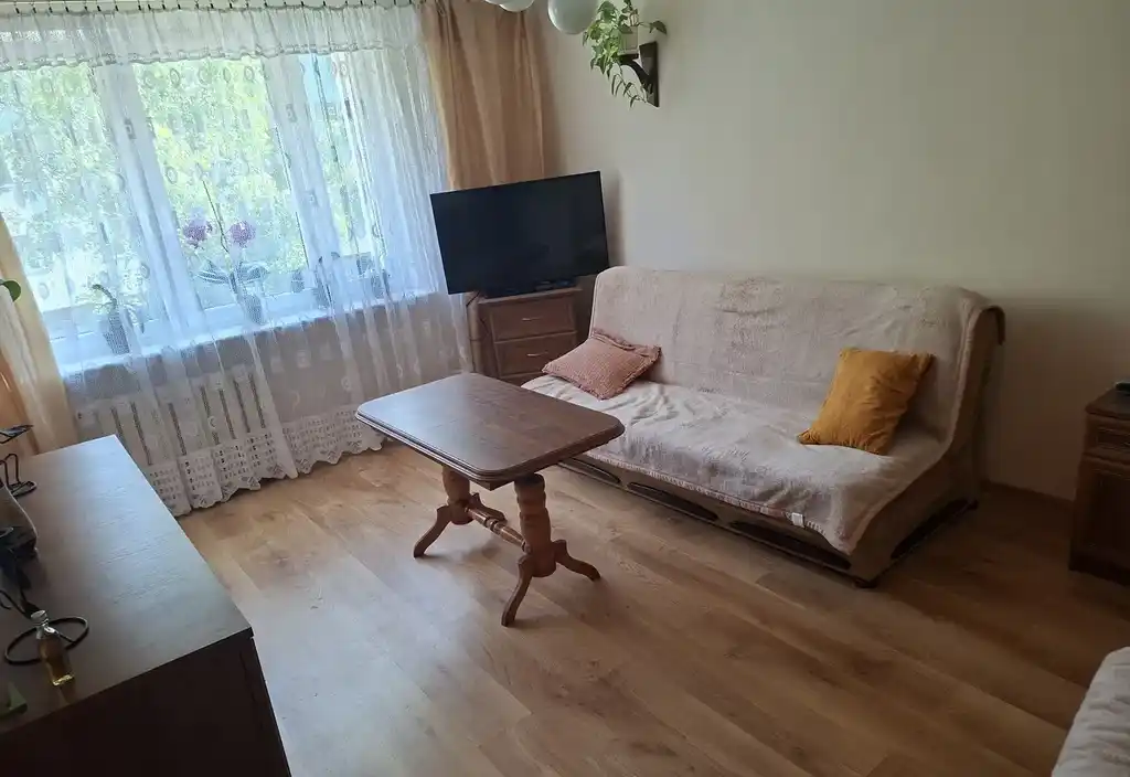Kawalerka z osobną jasną kuchnią i wyposażeniem - zdjęcie 2