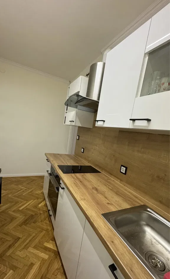 Przytulny pokój w mieszkaniu trzypokojowym - zdjęcie 4