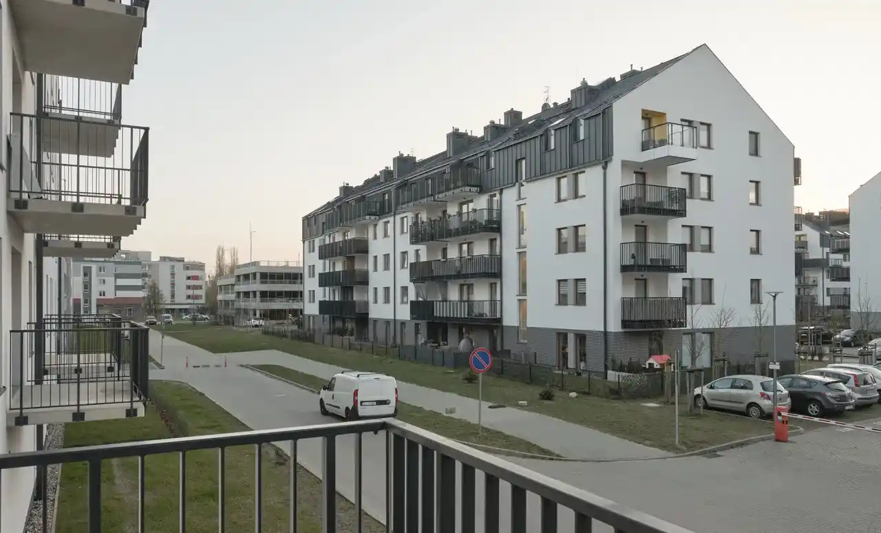 Wynajmij komfortowe mieszkanie z balkonem i miejscem garażowym - zdjęcie 10