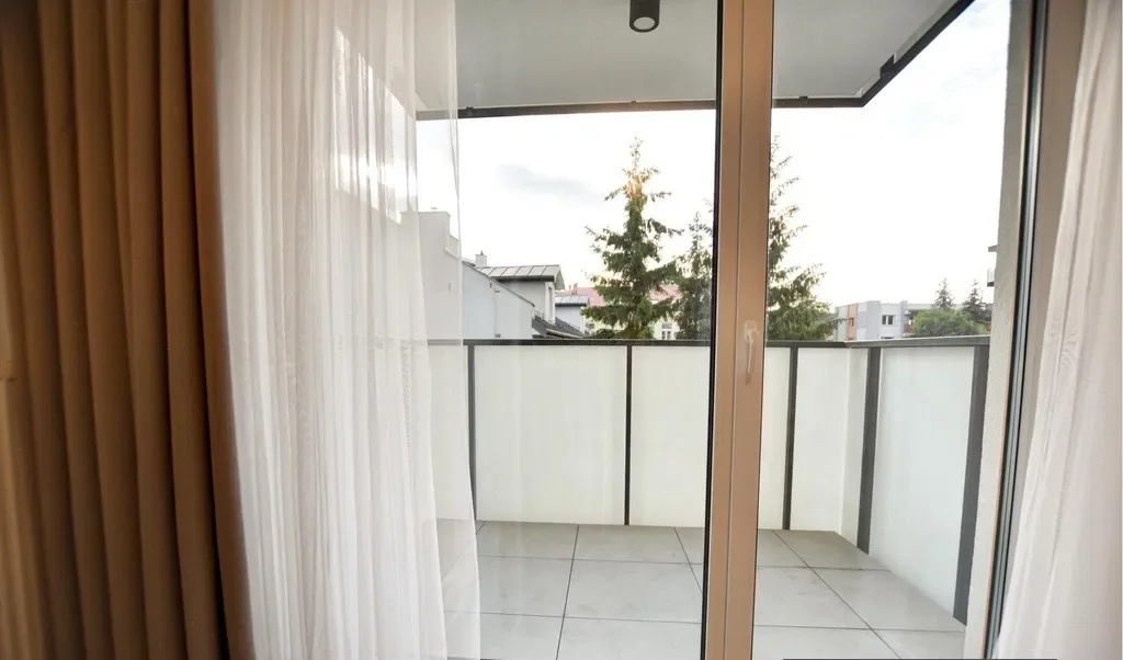 Mieszkanie w centrum z miejscem postojowym w cenie - zdjęcie 3