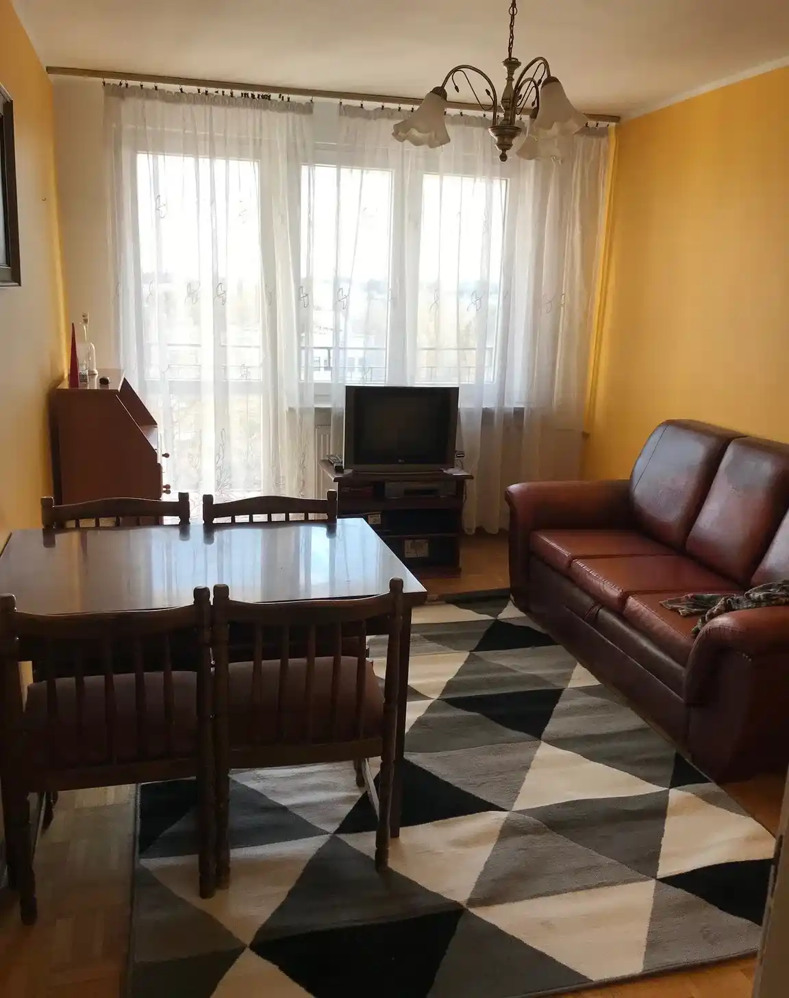 Mieszkanie do wynajęcia z balkonem i piwnicą - zdjęcie 2