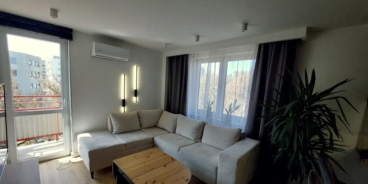 Wynajem 2-pokojowego mieszkania z balkonem i klimatyzacją - zdjęcie 3