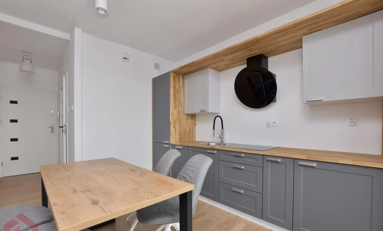 Apartament na 8-piętrze Capital Towers - zdjęcie 2