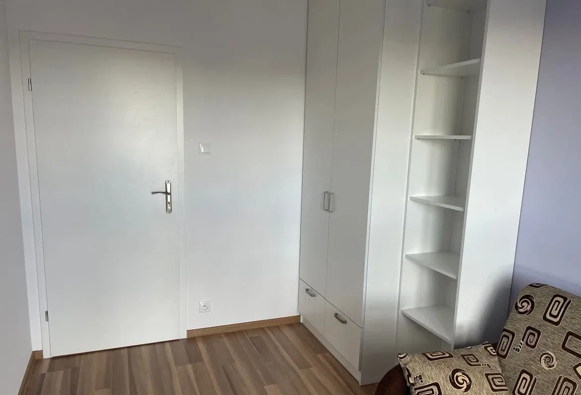 Pokój na wynajem w apartamentowcu z wyposażeniem - zdjęcie 2