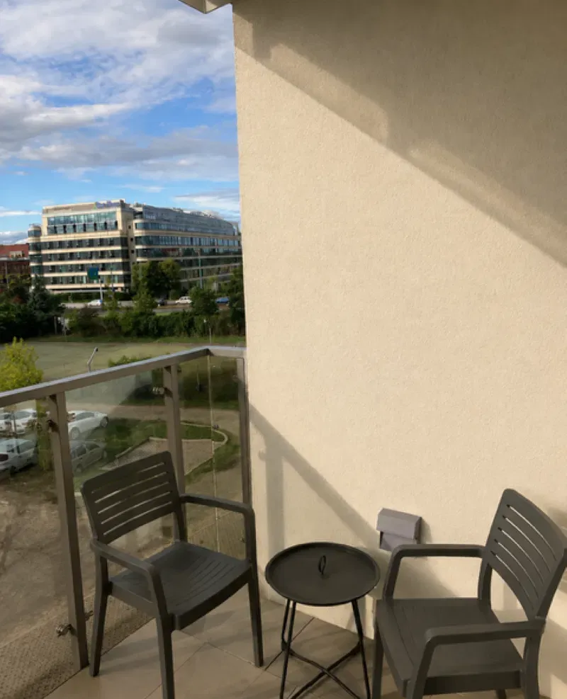 Studio z osobną sypialnią i z balkonem w centrum - zdjęcie 7