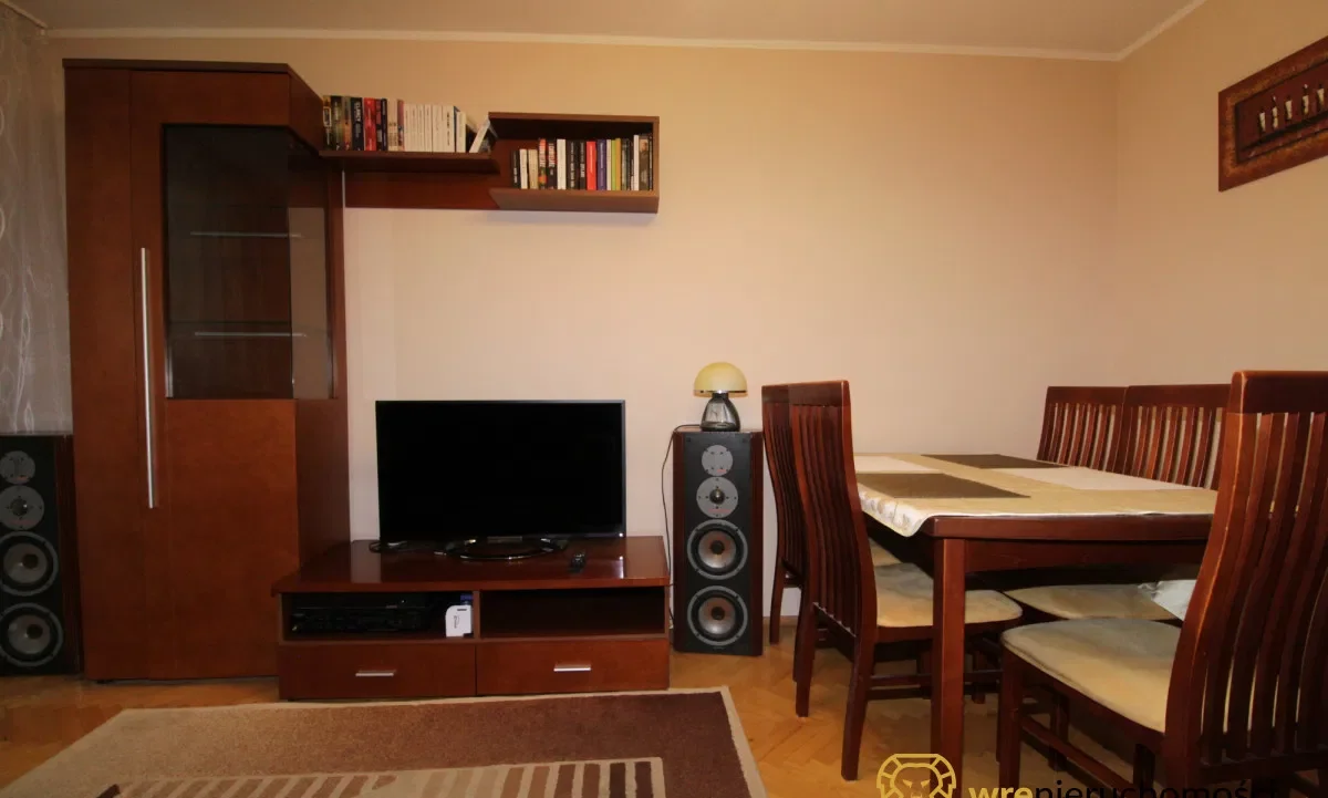 Przytulne 3 pokoje z dużym, oszklonym balkonem - zdjęcie 2