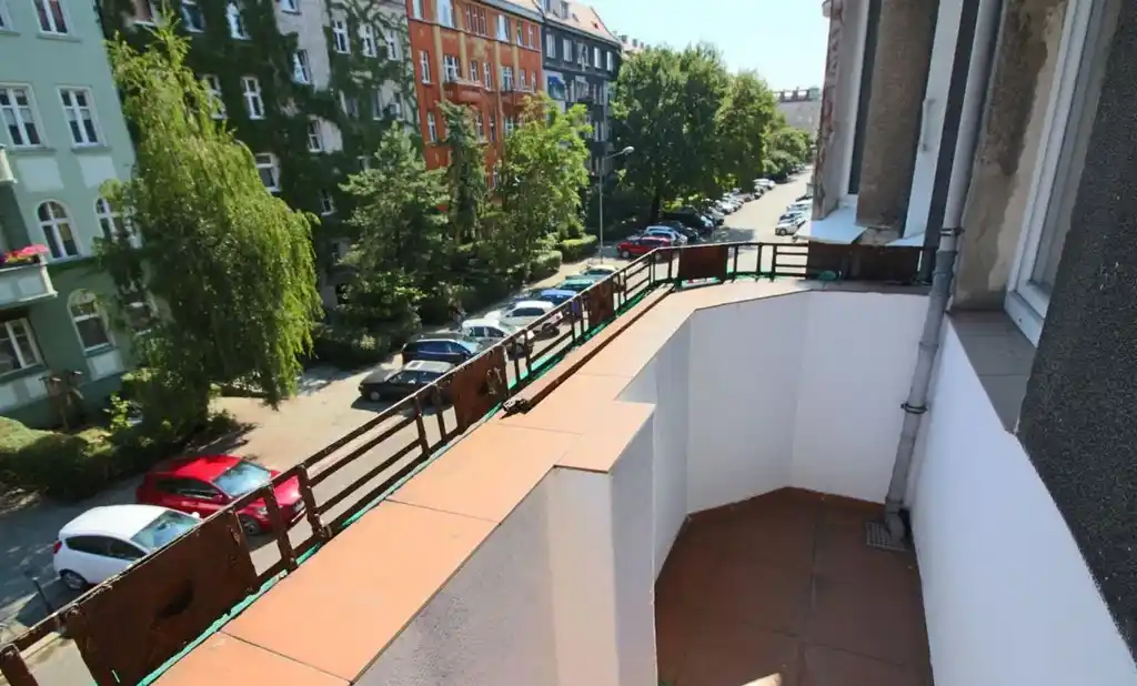 Duży pokój z balkonem we Wrocławiu