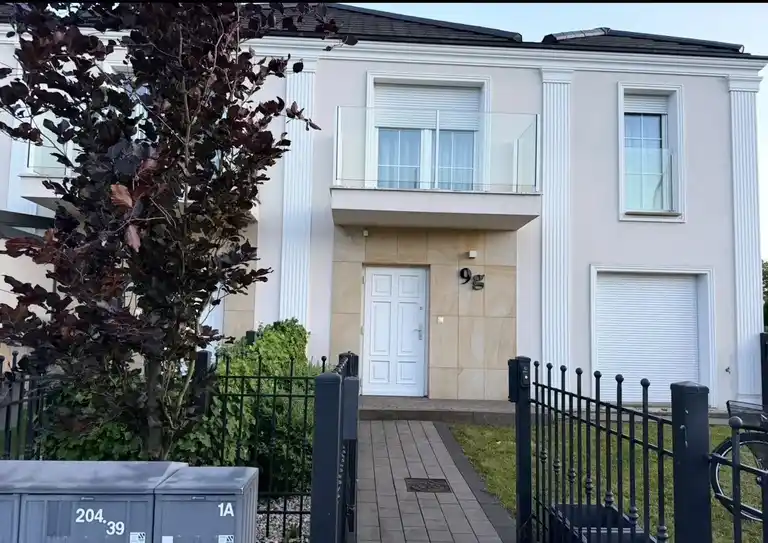 Dom szeregowy narożny w Oleśnicy - zdjęcie 2