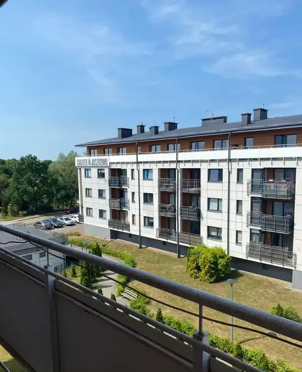 Przestronne mieszkanie z balkonem i miejscem postojowym