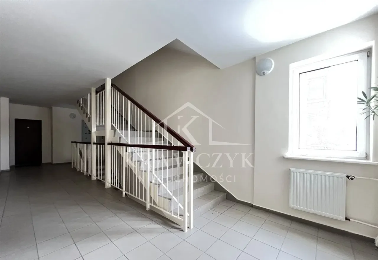 2 pokoje, duży balkon. - zdjęcie 9